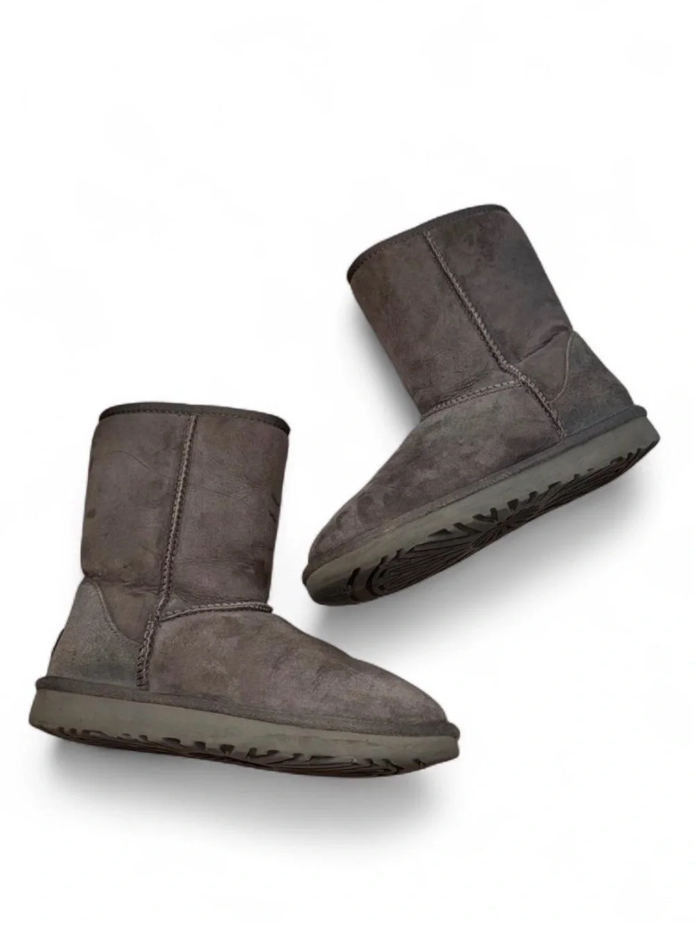 UGG Classic Short ll Boot in Light Gray Size 6